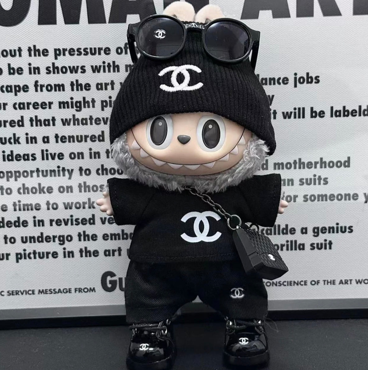 Celý Černý Chanel Outfit