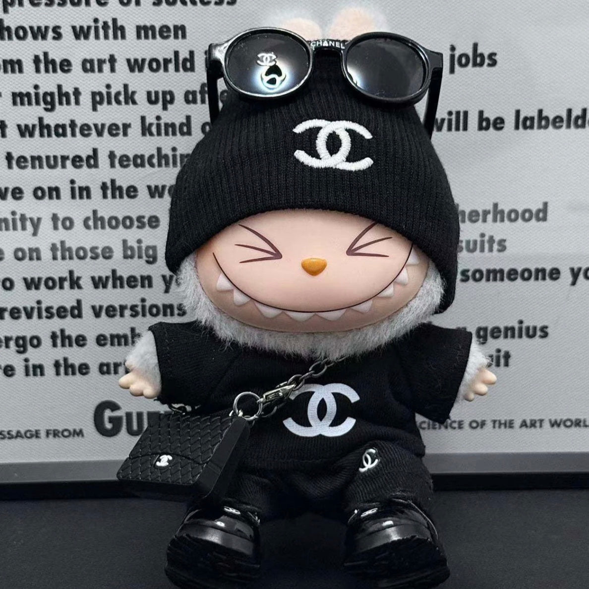Celý Černý Chanel Outfit