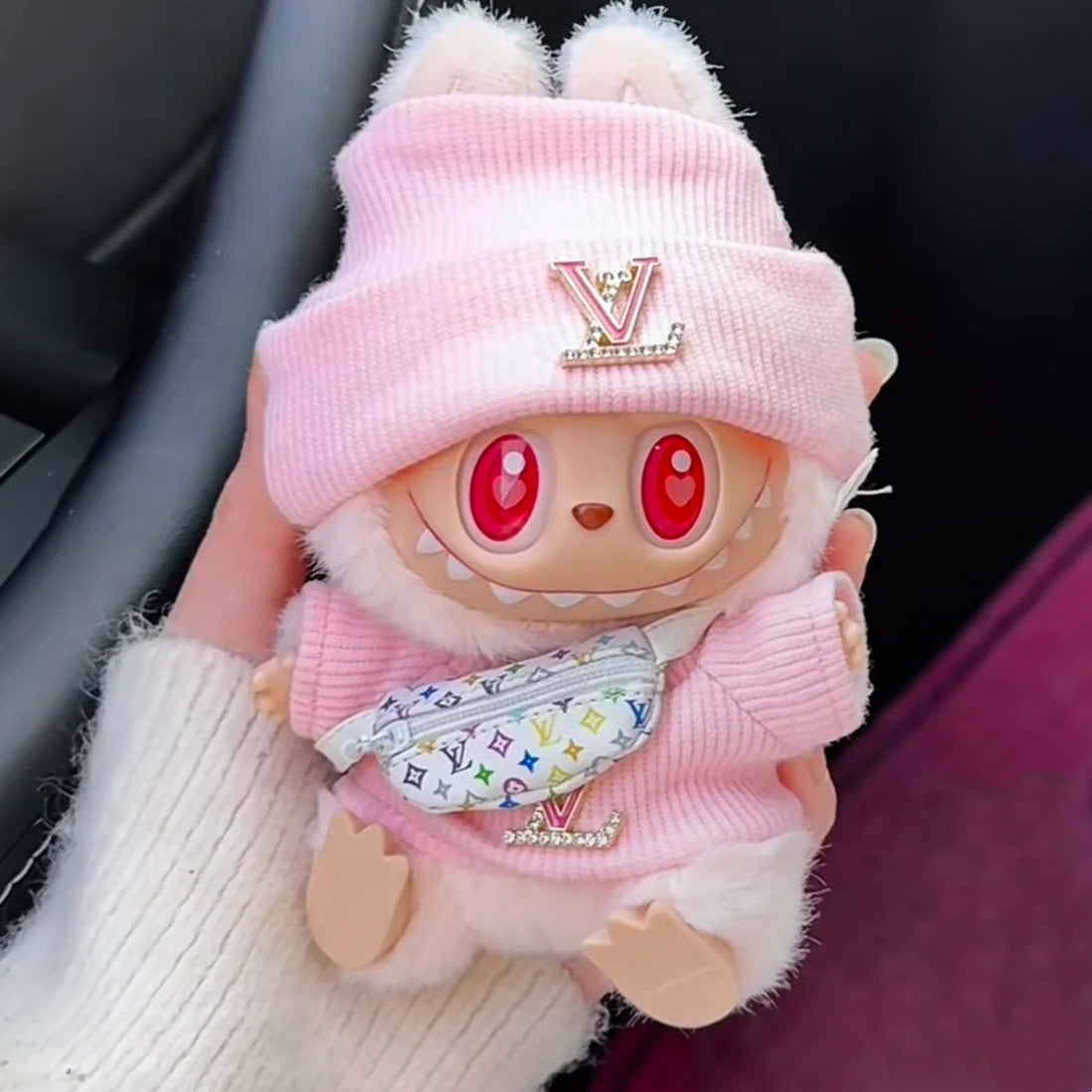 Růžový Louis Vuitton Outfit