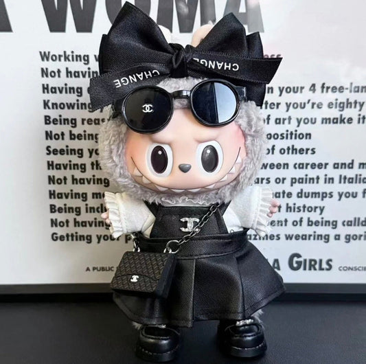 Chanel Monogram Elegantní Outfit