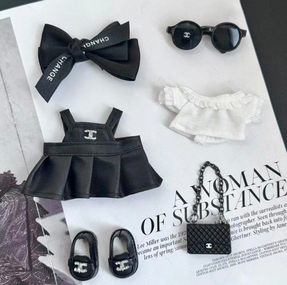Chanel Monogram Elegantní Outfit